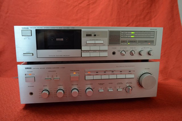Yamaha KX-200 rok (1987) vaha4,2kg Yamaha A-520 rok (1985-86) vaha7,5kg 75wat,,