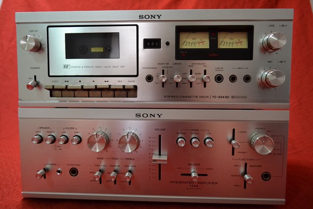 Sony TC-204sd rok (1975-76) vaha 8kg Sony 1140 rok(1972-74) vaha9,8kg 35wat,,