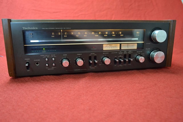 Technics SA-500A rok(1978-79) vaha-11,4kg 55wat,,