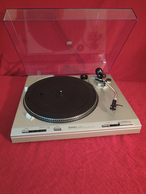 Technics SL-B303 Rozmery: 430 x 106 x 375 mm Hmotnosť: 4,3 kg