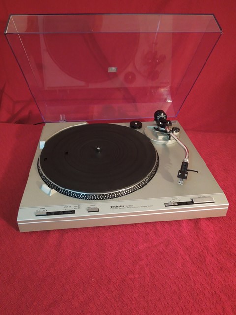 Technics SL-B303 Rozmery: 430 x 106 x 375 mm  Hmotnosť: 4,3 kg