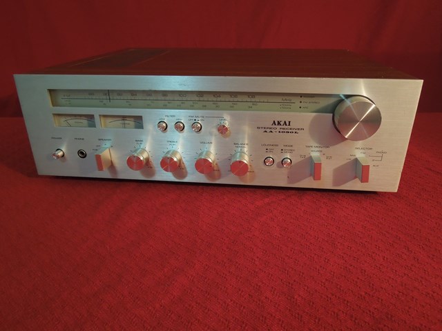 Akai aa1030