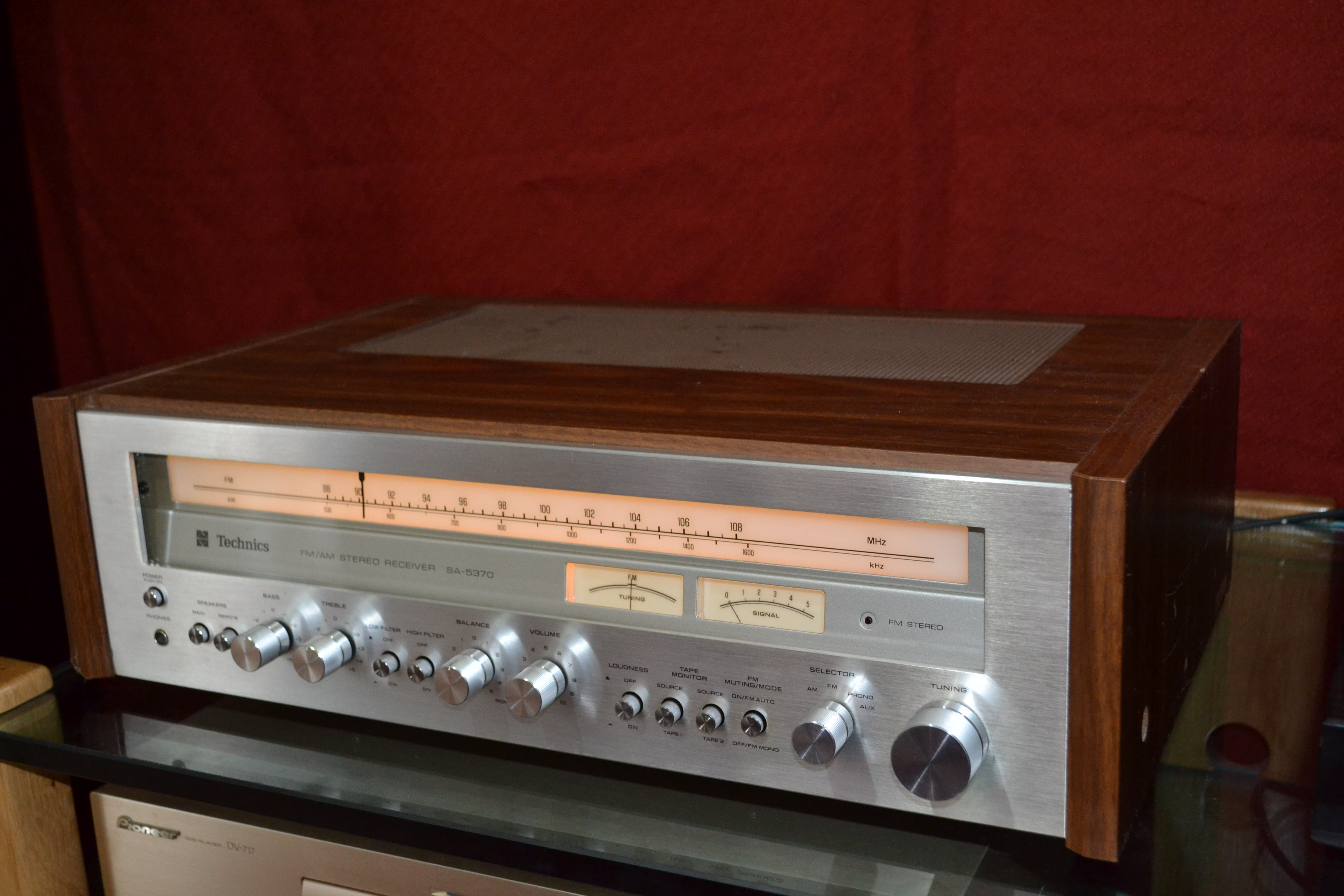 Technics 5370 rok 1977 vaha 10.5kg 48w