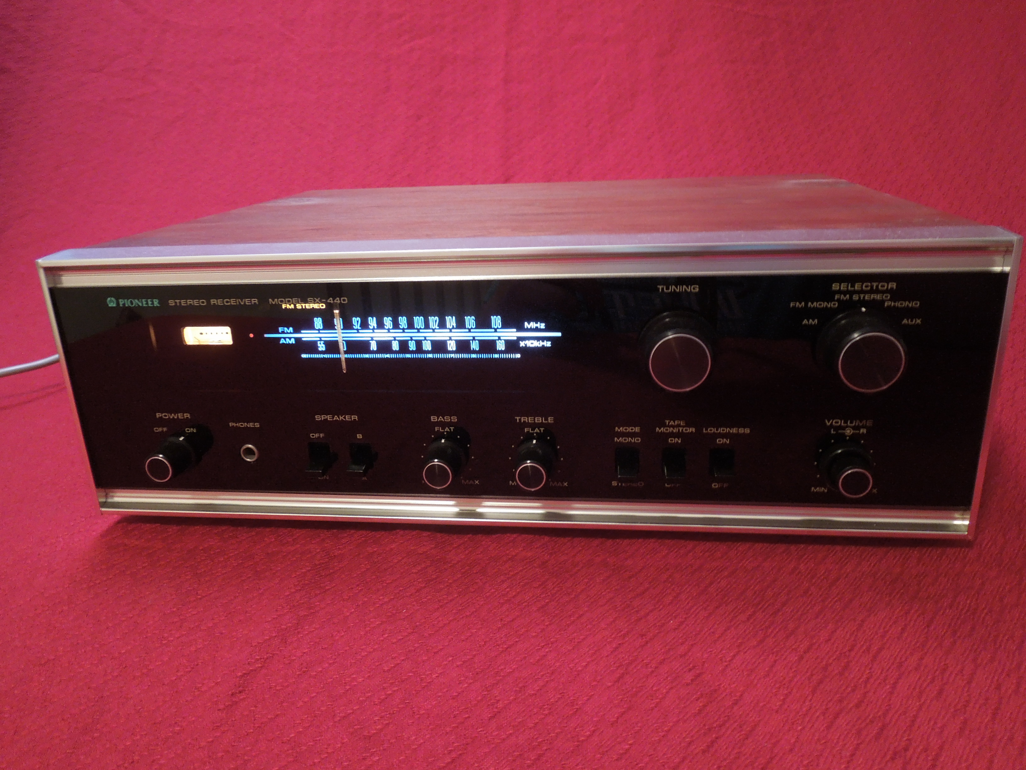 Pioneer sx-440 rok(1970-71) vaha7,7kg 12wat, Rozmery: 405 x 139 x 358 mm