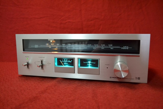 Pioneer tx-606 rok(1978-79) vaha4,6kg Rozmery: 420 x 147 x 264 mm